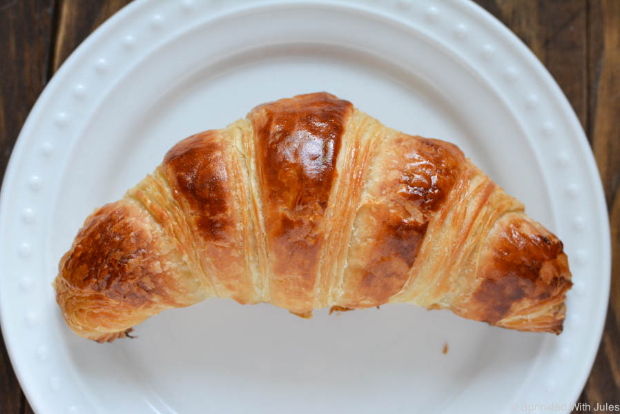 a picture of croissant